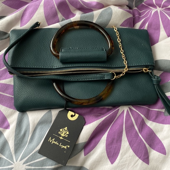 Brand new Moda Luxe hand bag with cross over chain strap. - Picture 2 of 2